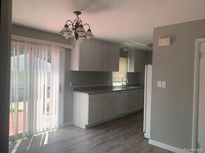 932 Amelia St in Royal Oak, MI - Building Photo - Building Photo