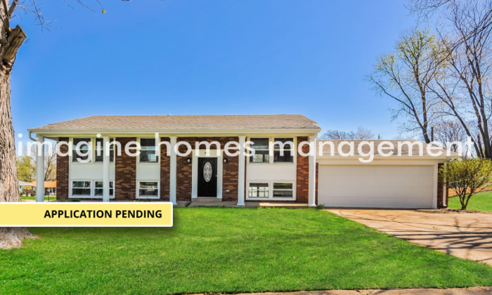 1386 Glenrock Dr in Maryland Heights, MO - Foto de edificio