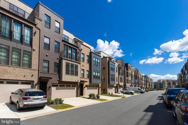 14371 Beckett Glen Cir in Chantilly, VA - Building Photo - Building Photo