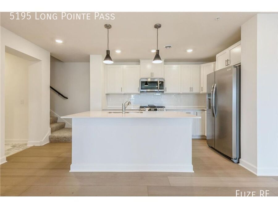 5195 Long Pointe Pass in Woodbury, MN - Building Photo