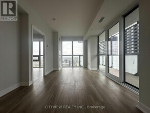430-2430 Square One Dr in Mississauga, ON - Building Photo - Building Photo
