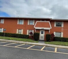 1649 W Oak Ridge Rd in Orlando, FL - Building Photo