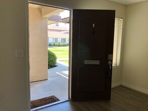 5572 Reno Cir in Huntington Beach, CA - Building Photo - Building Photo