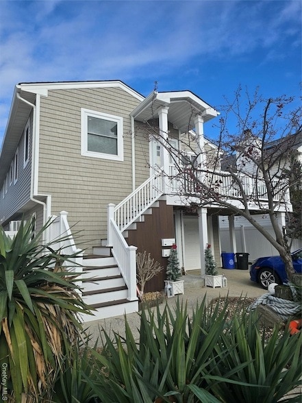 359 E Pine St in Long Beach, NY - Building Photo - Building Photo