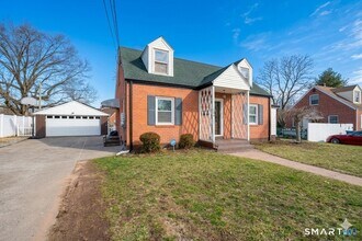 122 Oberlin Rd in Hamden, CT - Foto de edificio - Building Photo