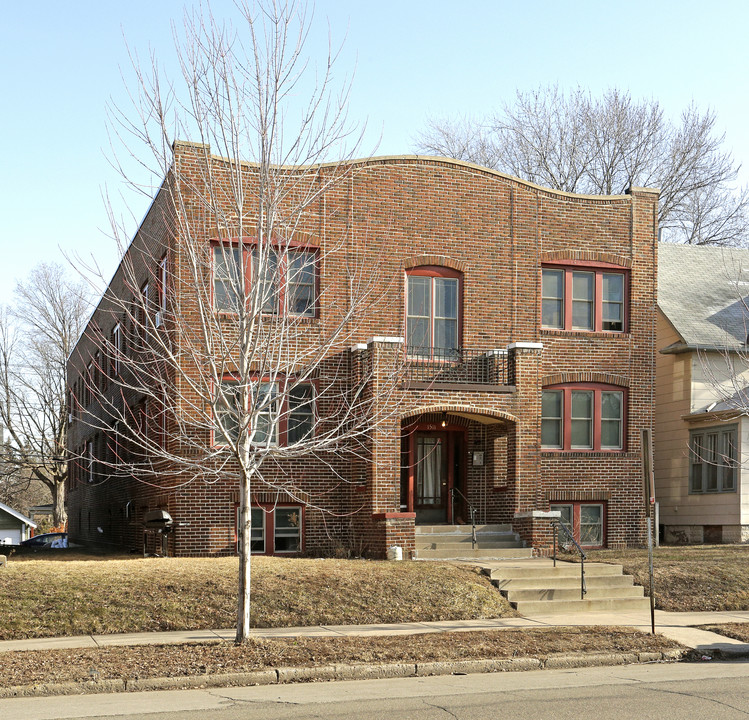 1151 Grand Ave in St. Paul, MN - Building Photo