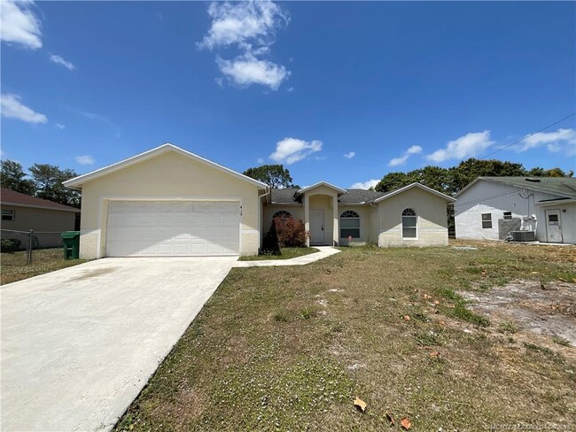 419 SW Meadow Terrace