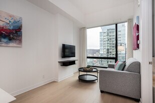 815 Rue de la Montagne, Unit SI ID1261851P in Québec, QC - Building Photo