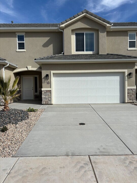 1042 S 1450 E in Saint George, UT - Building Photo