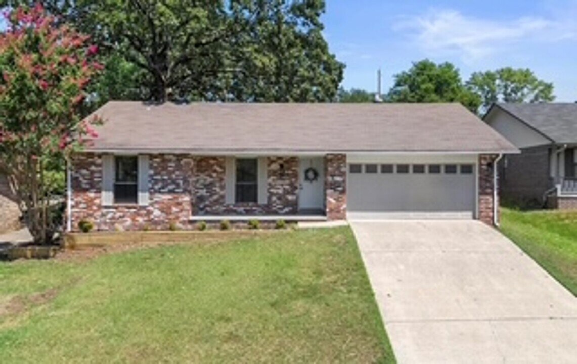 112 Robin Glen Dr in Sherwood, AR - Building Photo