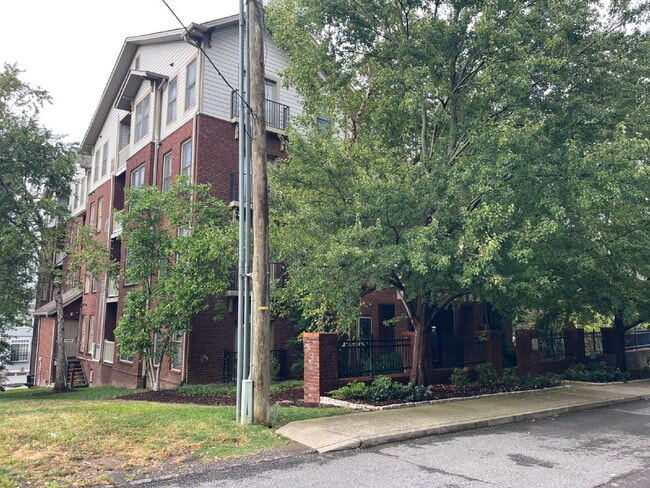 3102 West End Cir in Nashville, TN - Foto de edificio - Building Photo