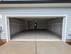 5613 Edessa Ave in Raleigh, NC - Foto de edificio - Building Photo