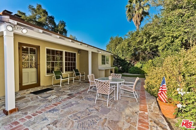 3924 Woodfield Dr in Los Angeles, CA - Building Photo - Building Photo