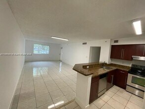 761 N Pine Island Rd in Plantation, FL - Building Photo - Building Photo