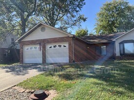 9 Old Orchard Ln in Glen Carbon, IL - Building Photo