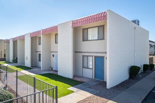 Red Mountain Springs in Phoenix, AZ - Building Photo