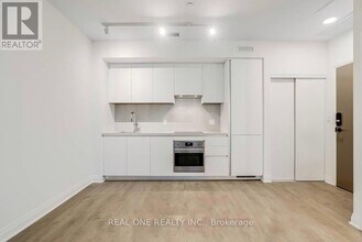 4015 The Exchange in Mississauga, ON - Building Photo - Building Photo