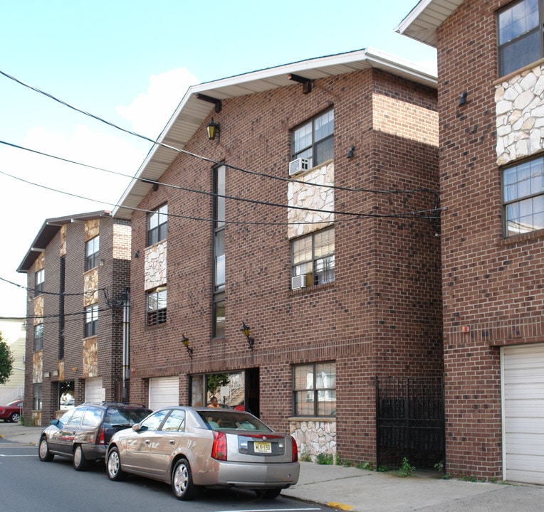 141-145 71st St in Guttenberg, NJ - Building Photo