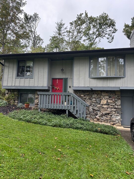 128 White Oak Road Ext in Arden, NC - Building Photo