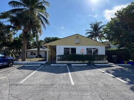 110 Cascade Ln in West Palm Beach, FL - Building Photo