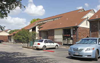 Silverado Condominiums in Austin, TX - Building Photo - Building Photo