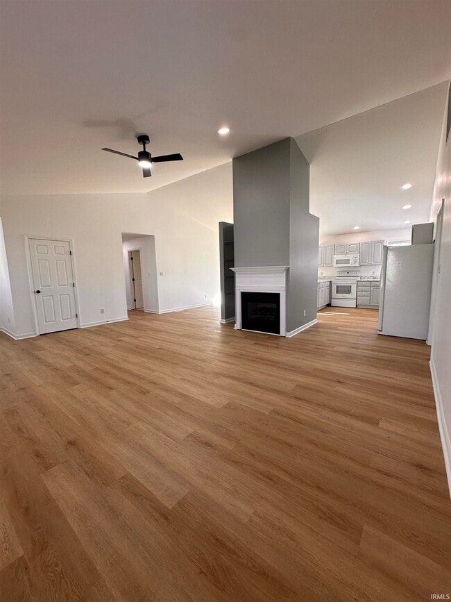 8477 Countrywood Ct in Newburgh, IN - Building Photo - Building Photo