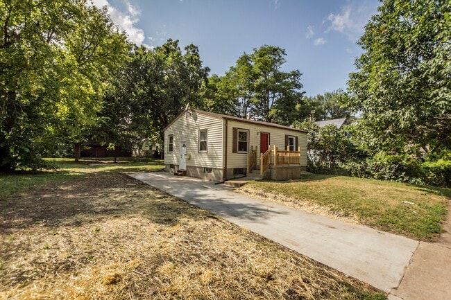 3206 Bowdoin St in Des Moines, IA - Building Photo - Building Photo