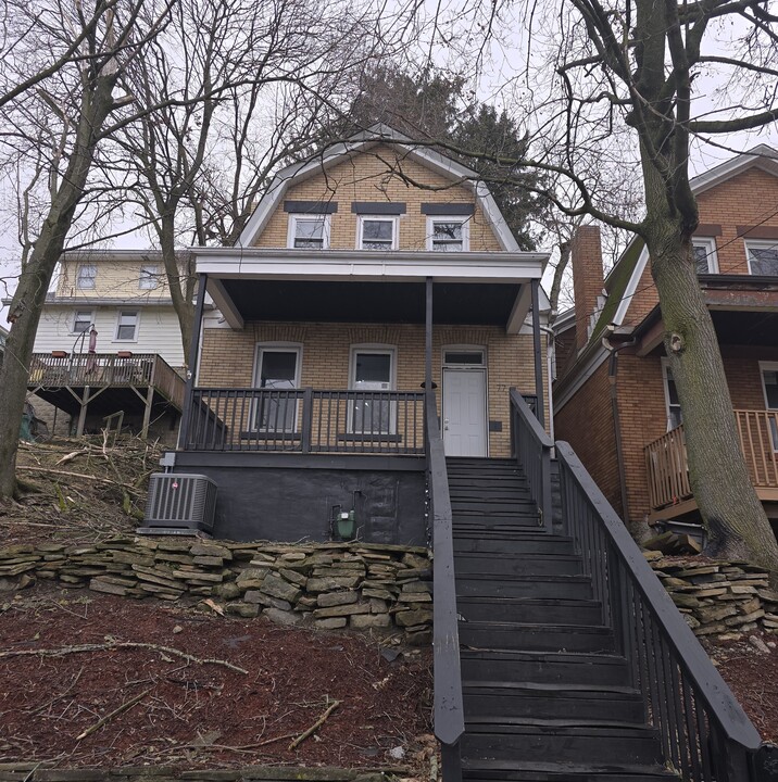 77 Mahopac St in Pittsburgh, PA - Building Photo