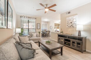 Estancia San Miguel in Houston, TX - Building Photo