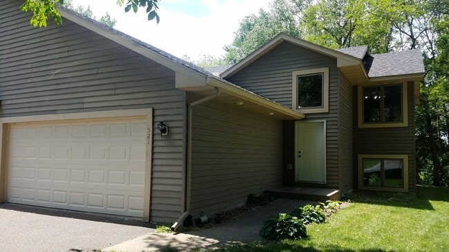 521 4th St N in Hudson, WI - Building Photo - Building Photo