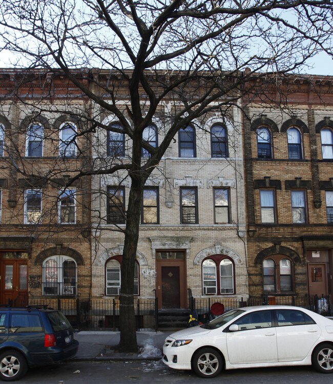 168 Irving Ave in Brooklyn, NY - Foto de edificio - Building Photo