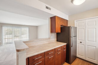 Arbor Knoll Apartments in Ypsilanti, MI - Foto de edificio - Building Photo