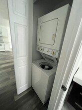 2025 NW 72nd St, Unit 1 in Miami, FL - Building Photo - Building Photo