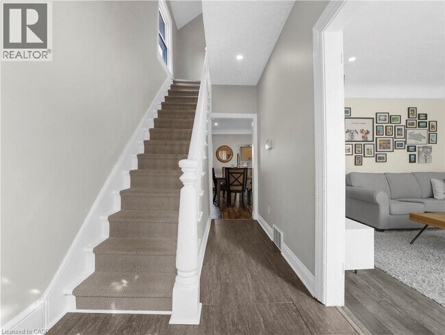 380 MacNab St N in Hamilton, ON - Building Photo - Building Photo