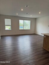 1 Town Ctr Dr in East Greenbush, NY - Building Photo - Building Photo
