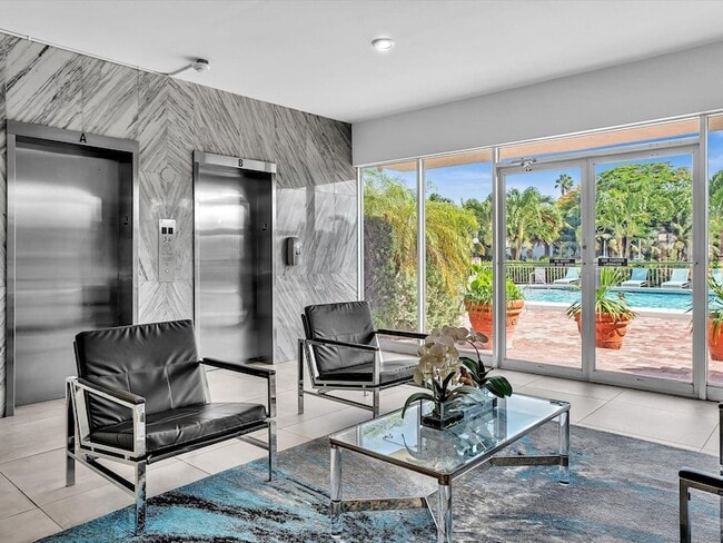 401 Golden Isles Dr, Unit 1007 in Hallandale Beach, FL - Foto de edificio - Building Photo