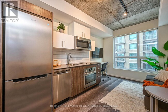property at 211-1211 Besserer St