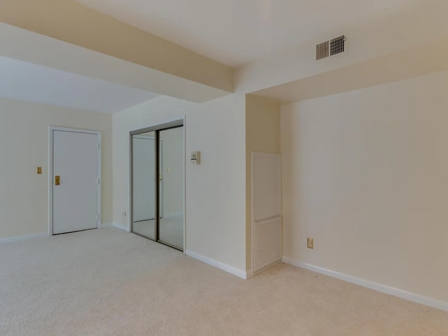 103 Skyhill Rd in Alexandria, VA - Building Photo - Building Photo
