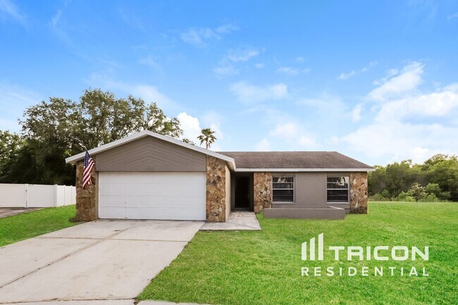 property at 1020 Red Oak Cir