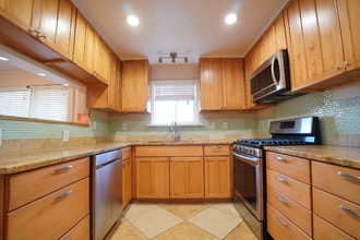 24515 16th Ave S in Des Moines, WA - Building Photo - Building Photo
