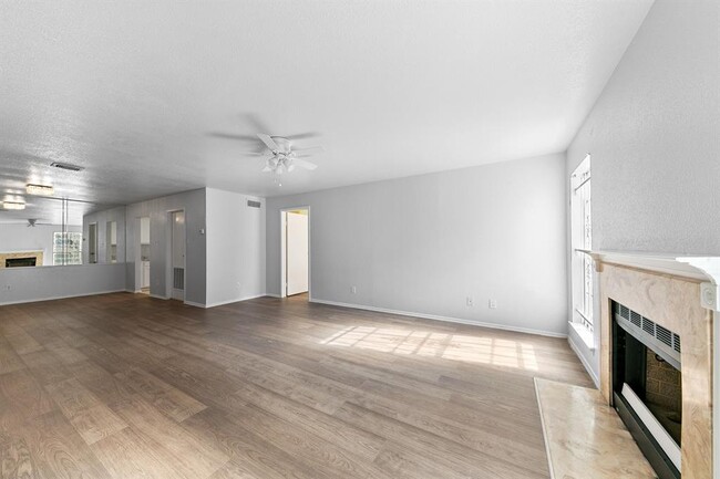 6500 Sands Point Dr in Houston, TX - Building Photo - Building Photo