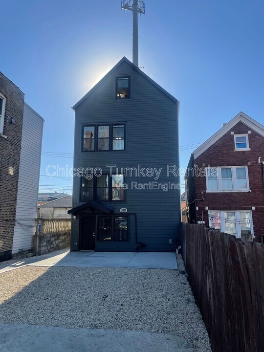 2336 S Troy St in Chicago, IL - Building Photo