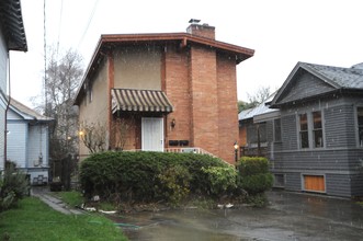 120-126 10th Ave E in Seattle, WA - Foto de edificio - Building Photo