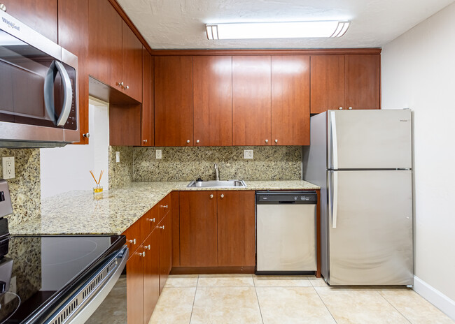 Legacy at the Palms in Miami, FL - Building Photo - Interior Photo