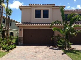130 Riverwalk Cir E in Plantation, FL - Building Photo