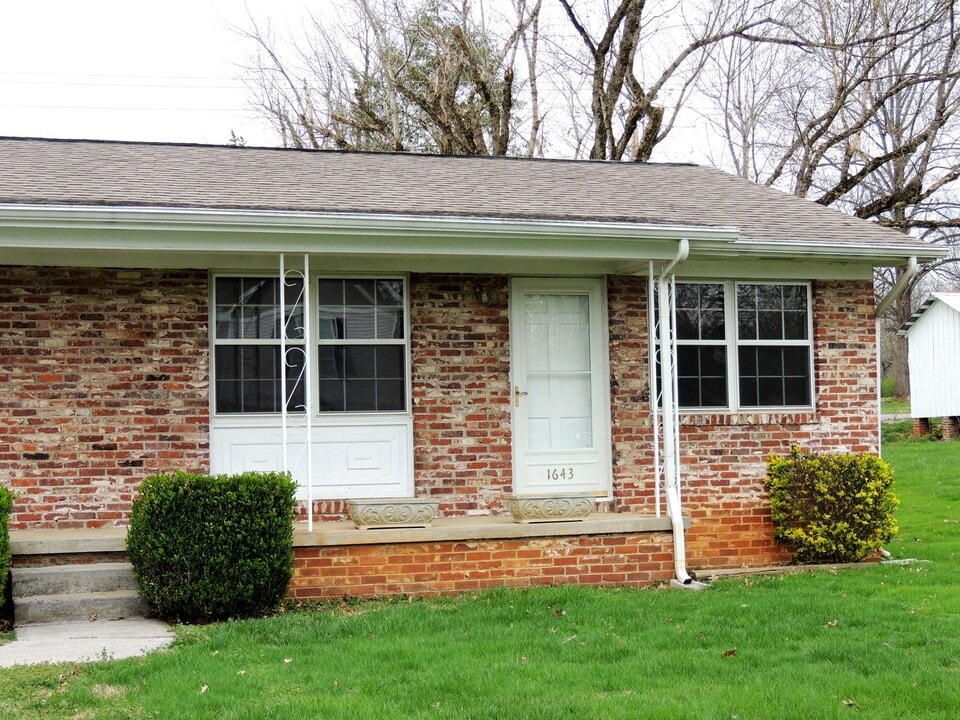 1643 Ramsay St in Alcoa, TN - Building Photo