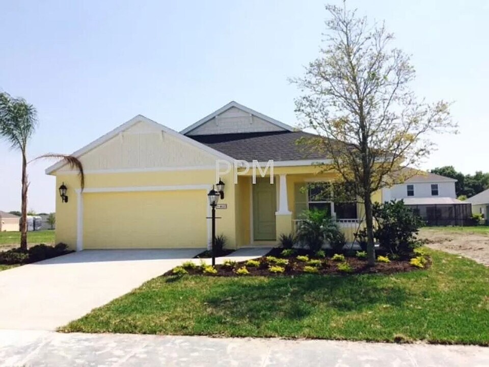 4620 Whispering Leaves Dr in Sarasota, FL - Building Photo