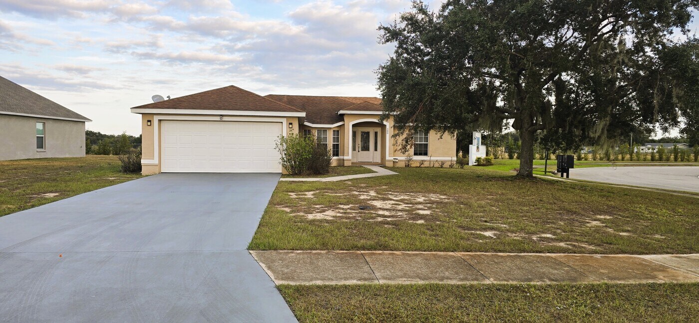 500 Central Rdg Ln in Frostproof, FL - Building Photo