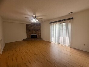 4117 The Oaks Dr in Raleigh, NC - Building Photo - Building Photo