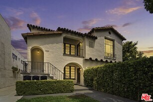 920 N Genesee Ave in West Hollywood, CA - Building Photo